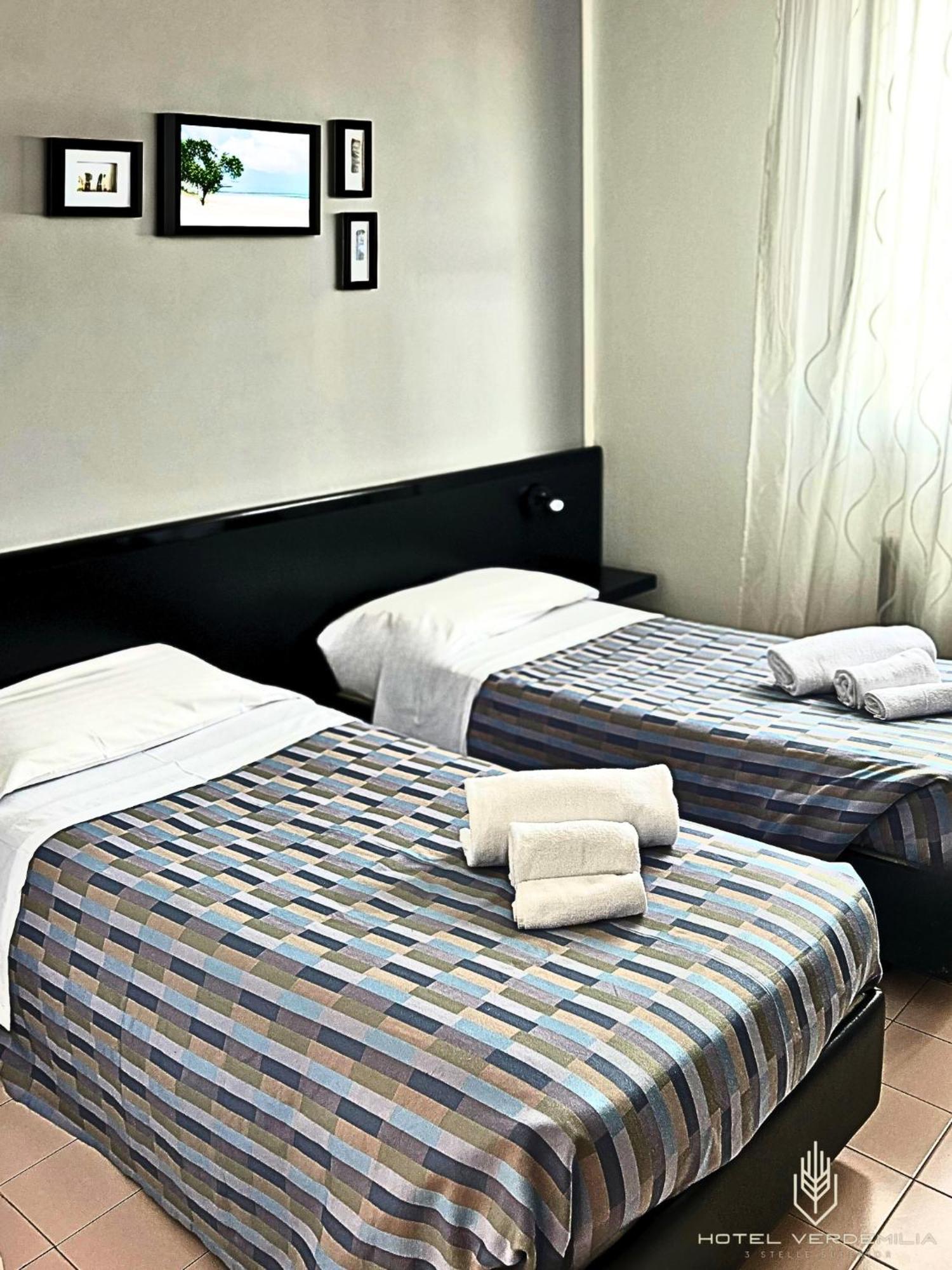 Verdemilia Hotel アンツォーラ・デッレミーリア エクステリア 写真