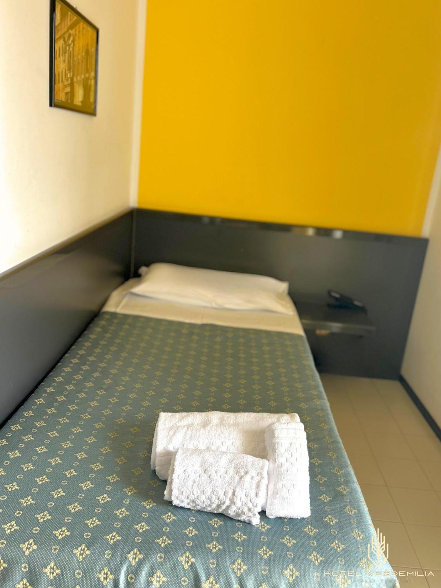 Verdemilia Hotel アンツォーラ・デッレミーリア エクステリア 写真