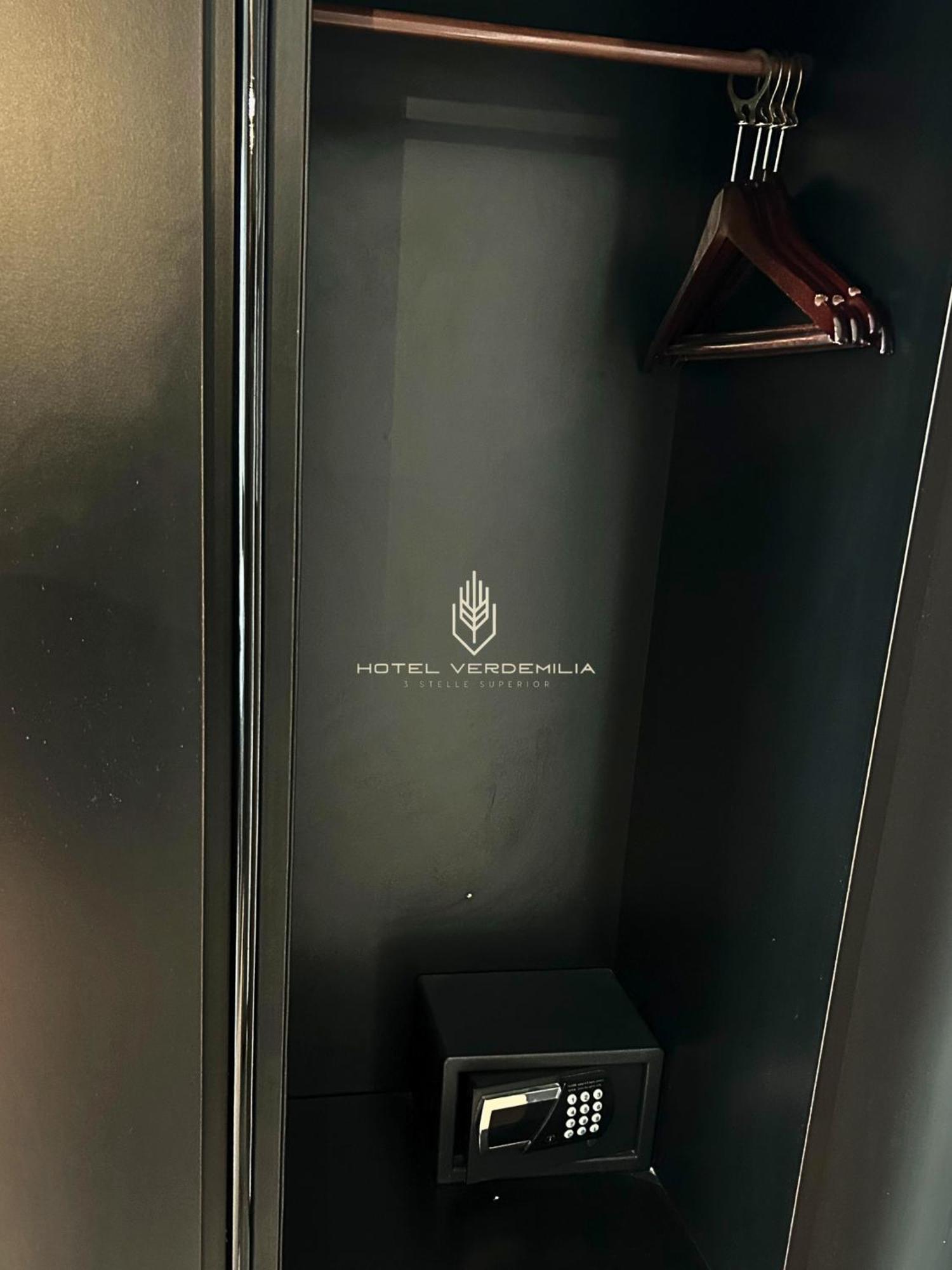 Verdemilia Hotel アンツォーラ・デッレミーリア エクステリア 写真