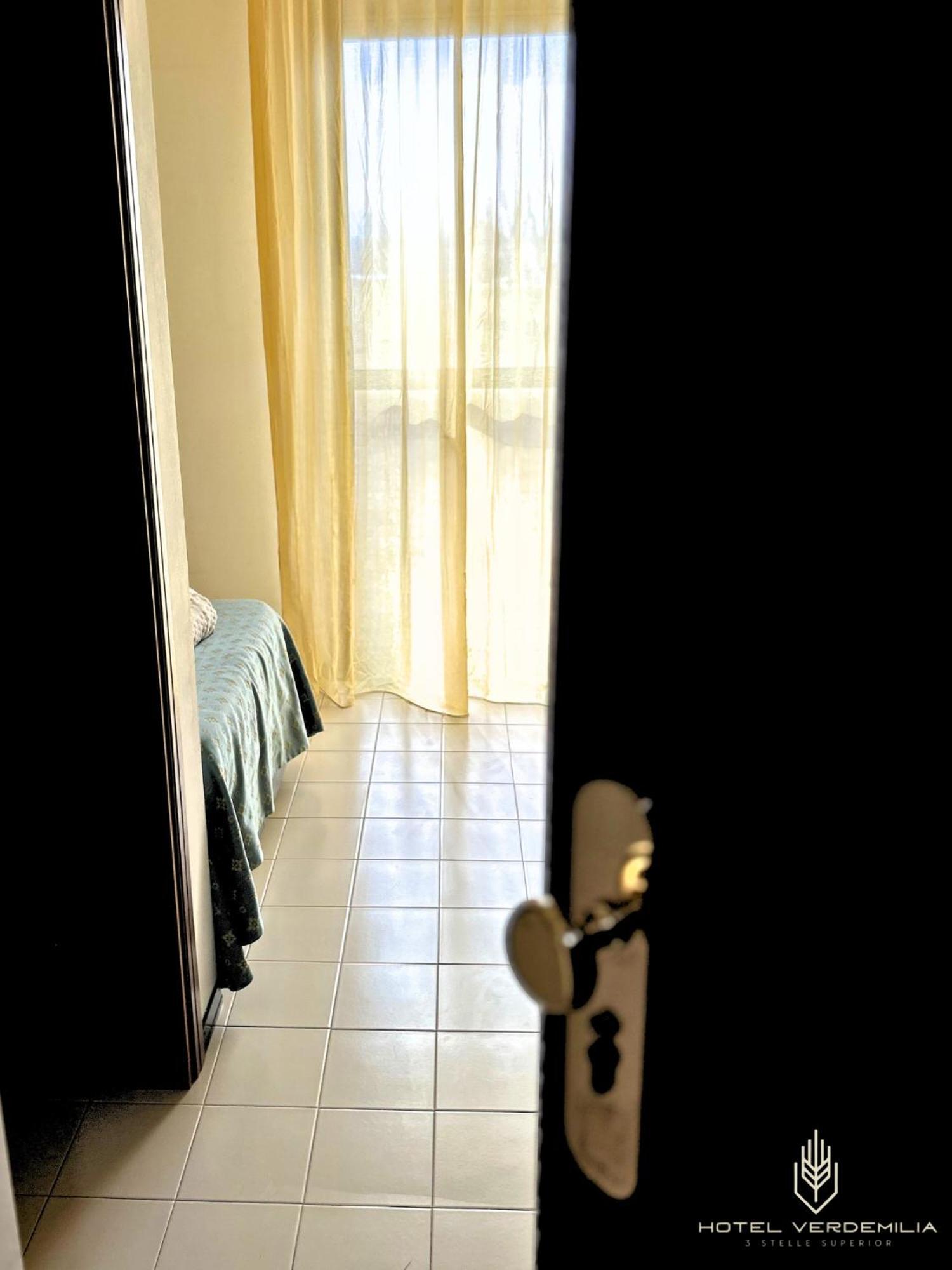 Verdemilia Hotel アンツォーラ・デッレミーリア エクステリア 写真