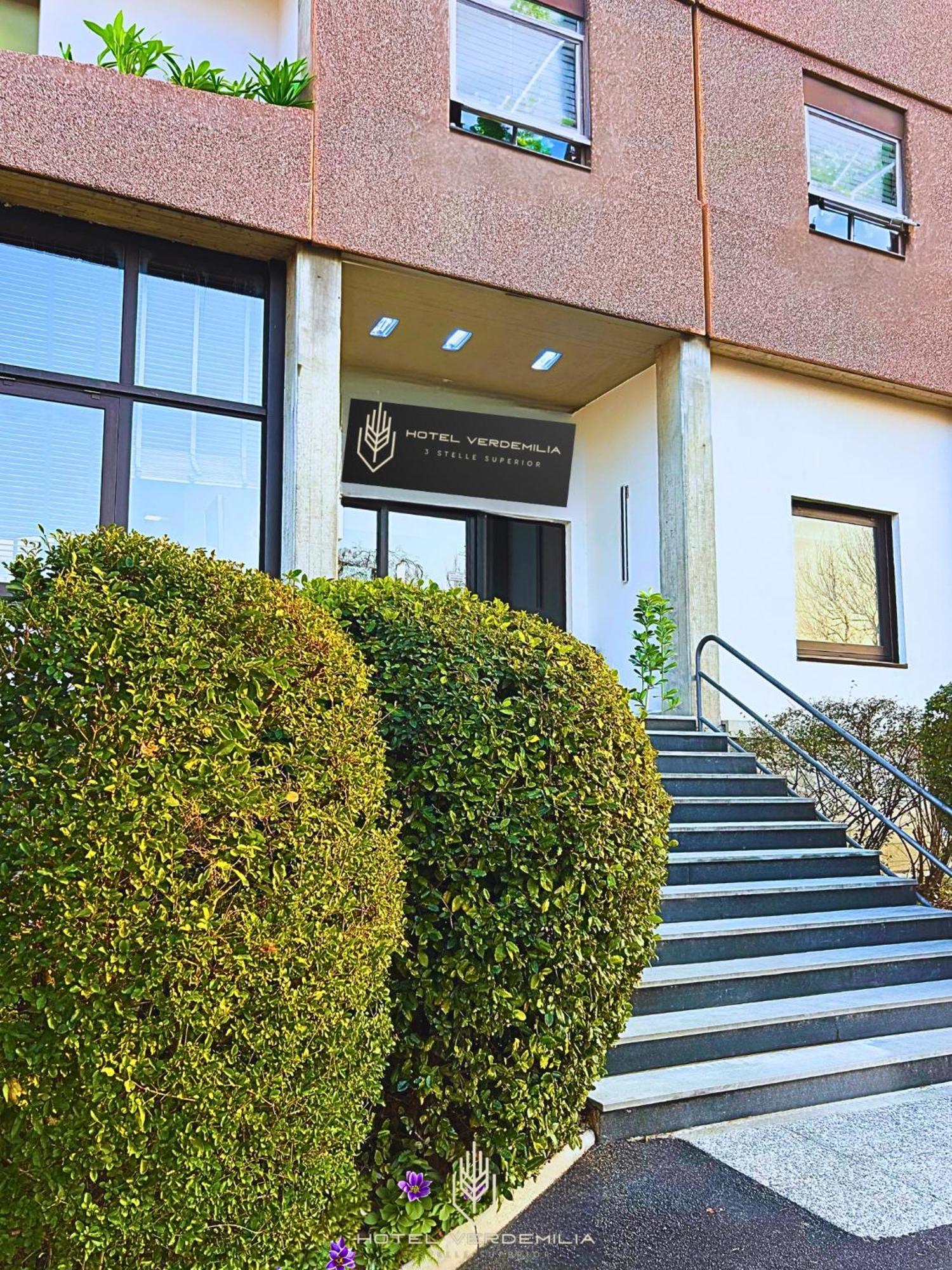 Verdemilia Hotel アンツォーラ・デッレミーリア エクステリア 写真
